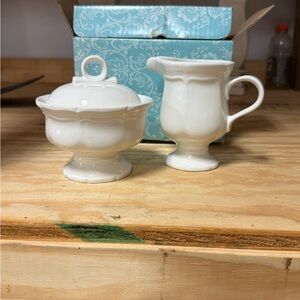 Mikasa French Countryside Sugar and Creamer Set